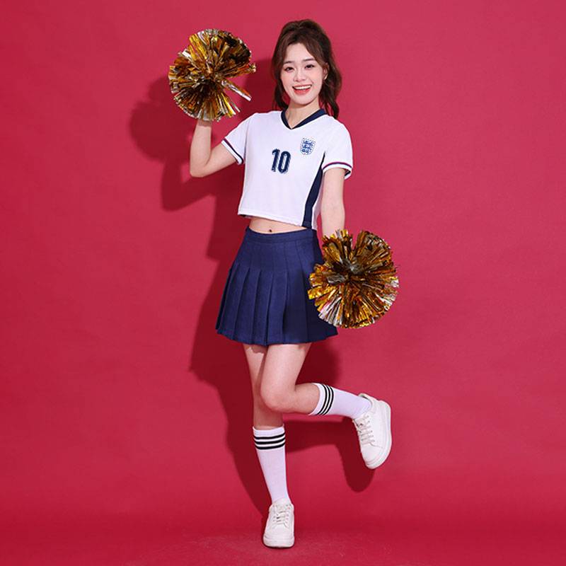 3301 White blouse, dark blue dress, black-side socks, a pair of lattes